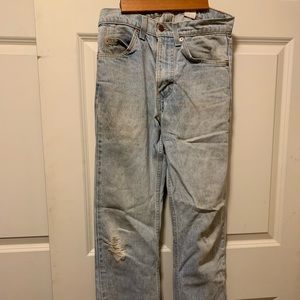 Light denim Levi antique distressed jean
